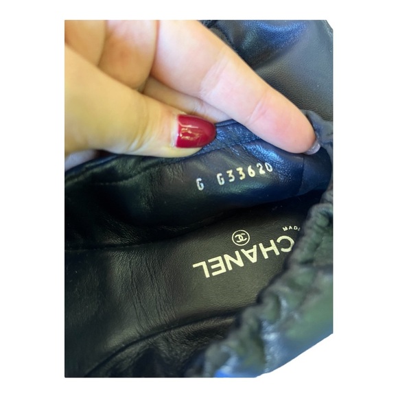 Chanel shoes Loafers Navy Lamb leather quilted CC logo Flats sz 37.5 - Picture 8 of 11